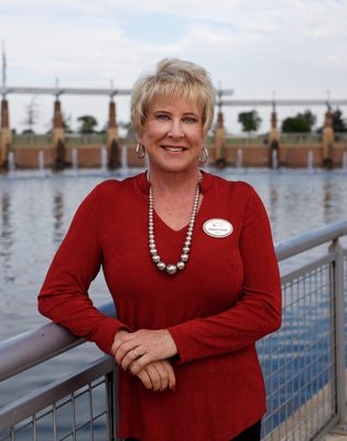 Portrait of Dawn Casey, REALTOR® CPRES, CLHMS