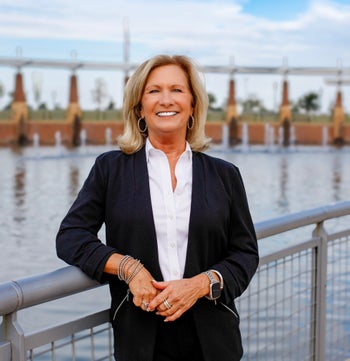 Portrait of Sandra Deane, REALTOR® GRI